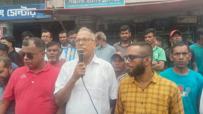 হবিগঞ্জ-সিলেট এক্সপ্রেস বাসের স্টপেজের দাবীতে মানববন্ধন