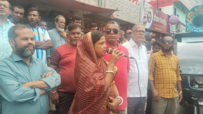 হবিগঞ্জ-সিলেট এক্সপ্রেস বাসের স্টপেজের দাবীতে মানববন্ধন