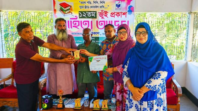 কবি সুহেনা আক্তার প্রিন্সেস হেনা বিশেষ সম্মাননায় ভূষিত